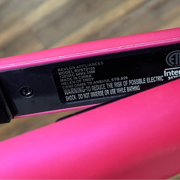 REVLON Flat Iron Straightener 1” RVST2108 Pink Excellent Condition - Picture 5 of 5